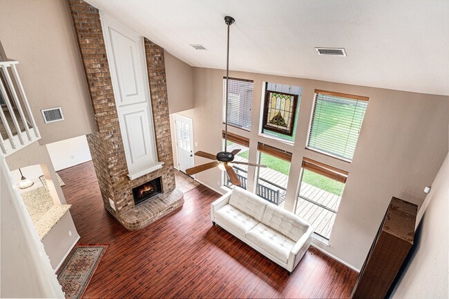 Building Photo - 602 Crestwood Dr