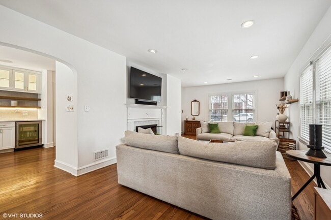 Photo - 1754 Grove St