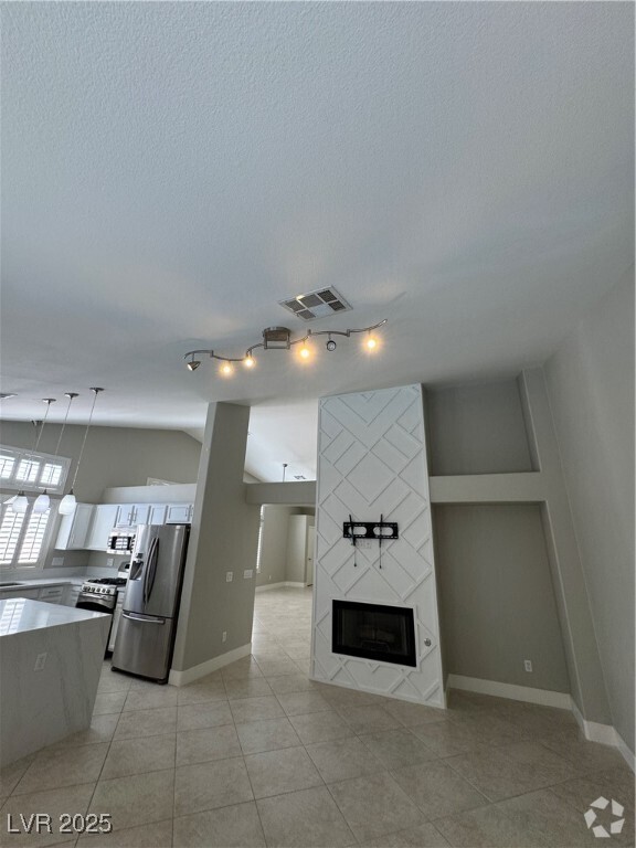 Building Photo - 694 Riverband Pl Rental