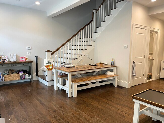 Photo - 2044 Beacon St