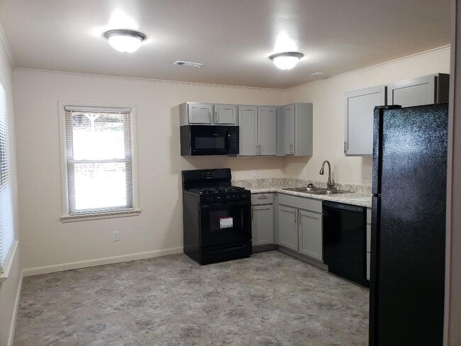 Photo - 911 E Rodgers Dr