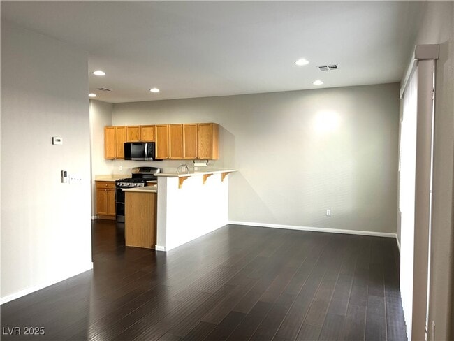 Building Photo - 231 Spectacular St