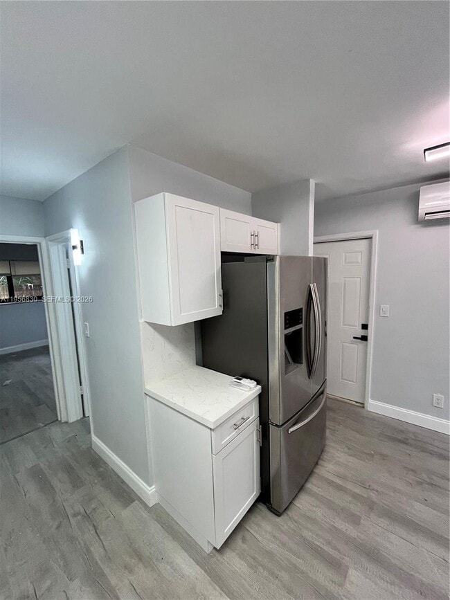 Photo - 883 NE 39th St Unidad 885