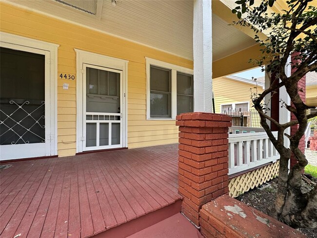 Building Photo - 4430 Bell St Unit 1 Rental