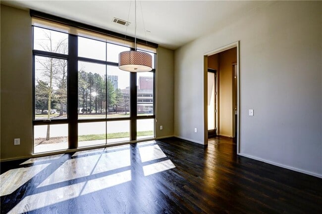Photo - 721 Longleaf Dr NE