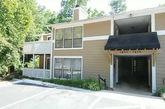 Building Photo - 1400 Summit North Dr NE Unit 1400 Summit North Dr NE
