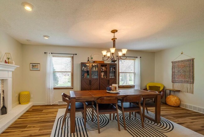 Photo - 7304 Elmwood Rd House