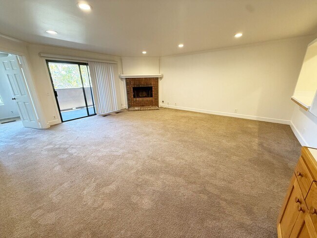Photo - Spacious 2 Bed / 2 Bath Condo in Prime UTC/La Jolla Location! Unit 214