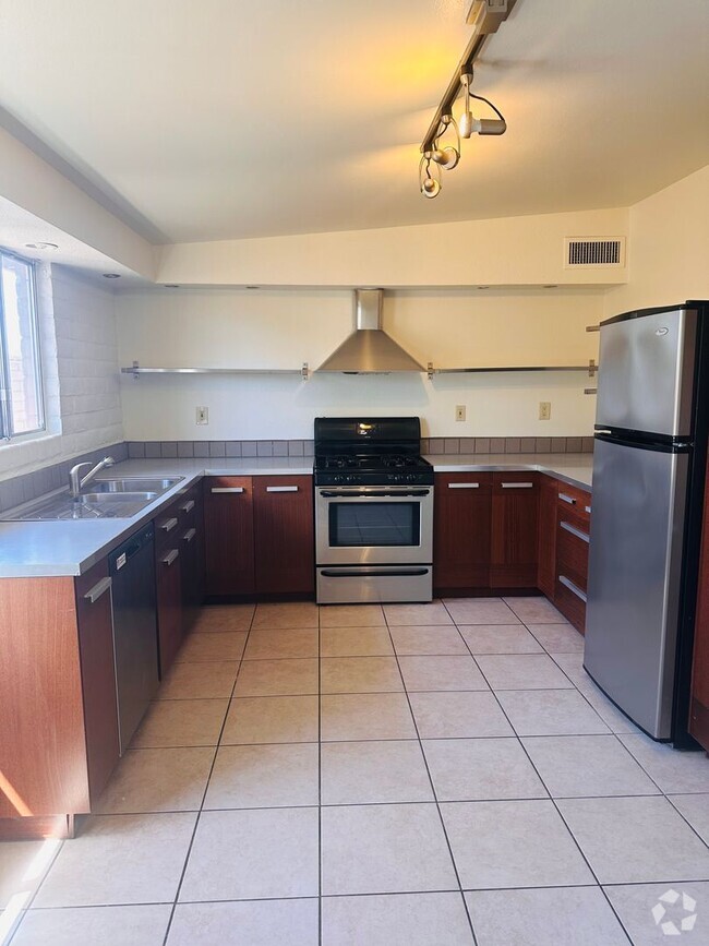 Building Photo - 3025 E Blacklidge Dr Unit Blacklidge 3025 Rental