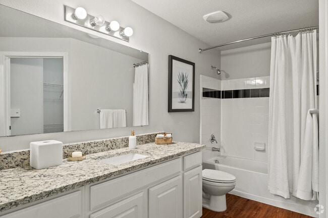 2BR, 2BA - 960SF - Primary Bathroom