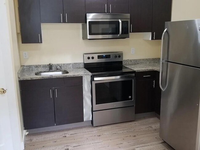 Building Photo - 41 Leavitt St Rental