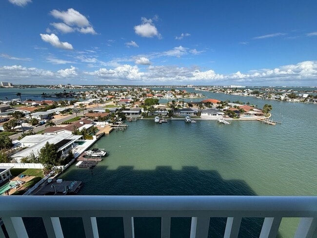 Building Photo - 420 64th Ave