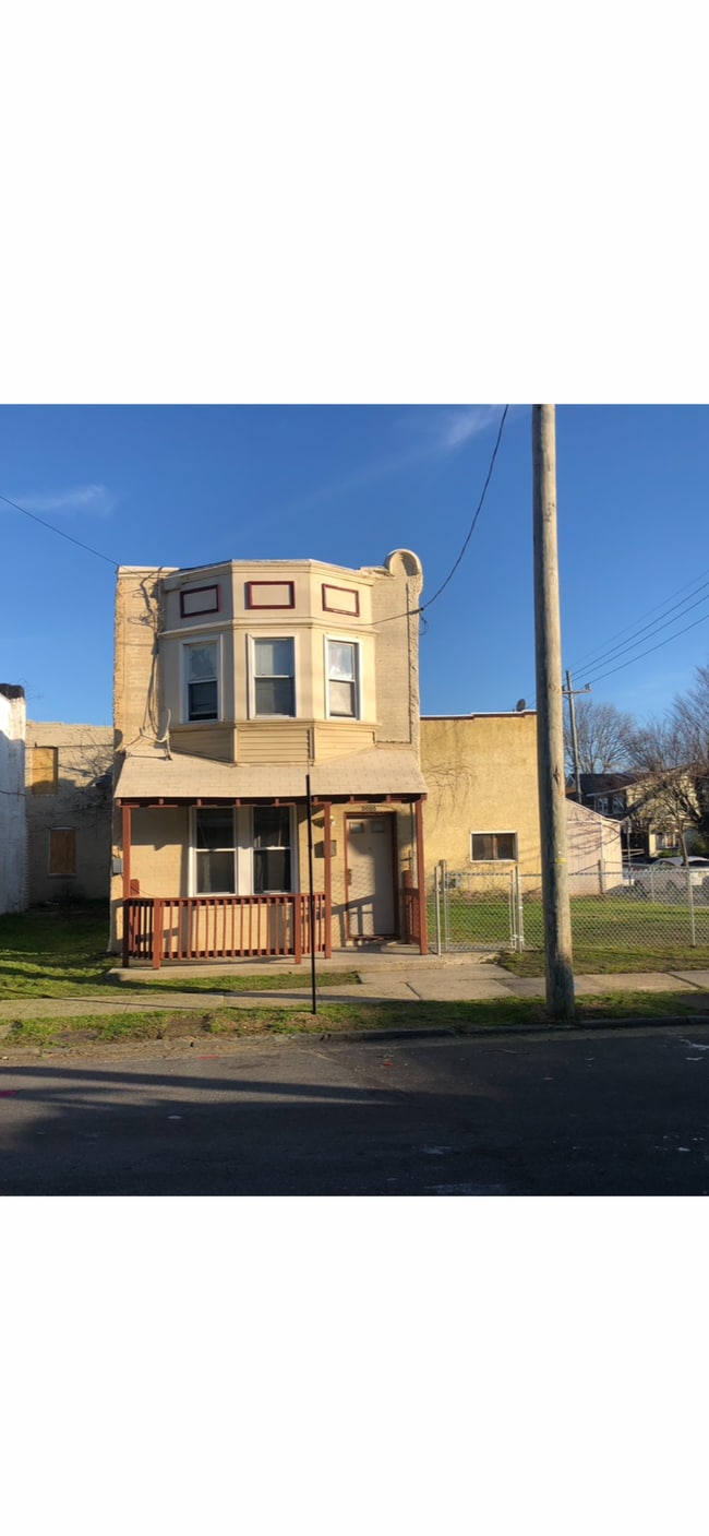 Photo - 2005 Grant Ave