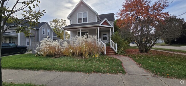 Building Photo - 303 E McKinley St Rental