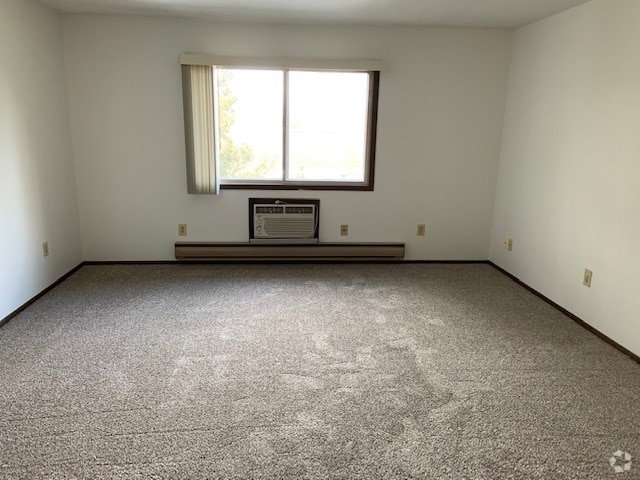 Building Photo - 4404 Markle Rd Unit 2 Rental