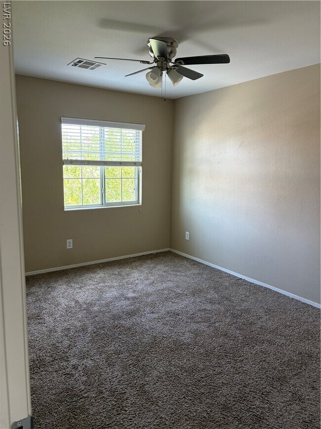 3761 Hollycroft Dr