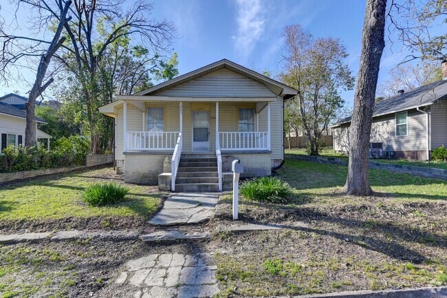 Building Photo - Beautiful historic home for rent in The Av...
