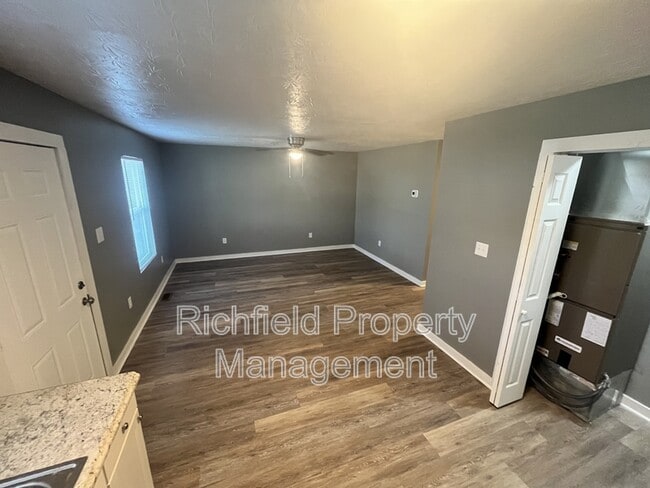 Photo - 2850 N Chester Ave
