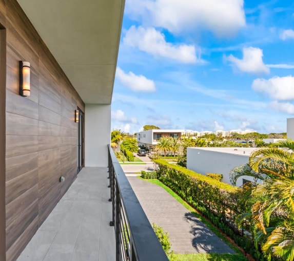 Photo - 16680 Botaniko Dr N