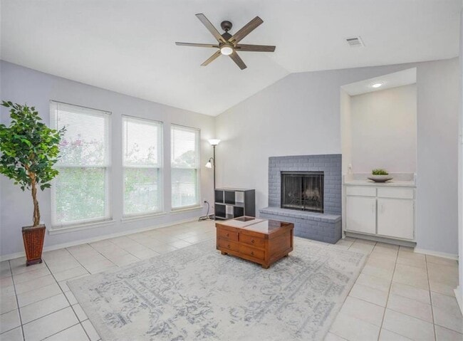 Photo - 9009 Richmond Ave. Unidad 107 Rental