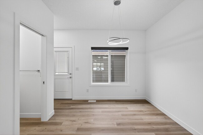 Photo - 28 Renwyck Pl