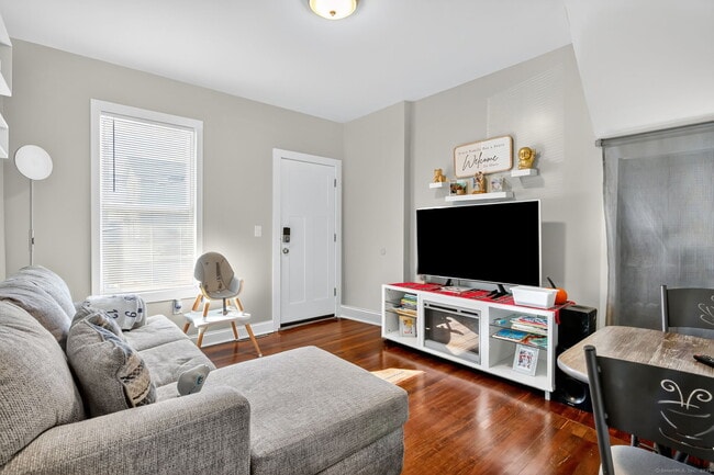 Photo - 14 Belden St