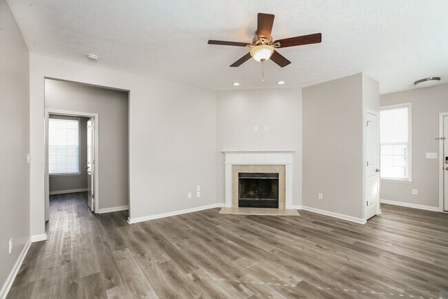 Photo - 3400 Roundlake Lane