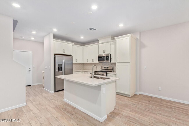 Photo - 729 E Zesta Ln