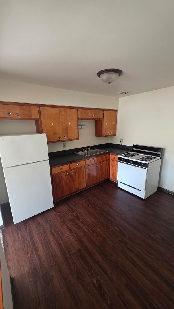 Building Photo - 51st Street 8 Families