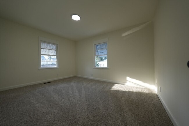 Photo - Newly renovated 2bedroom 1 bathroom for rent!