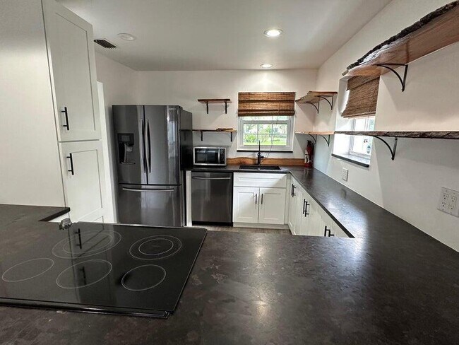 Photo - 423 Waterside Dr