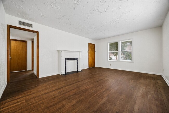 Photo - 2308 McClendon St