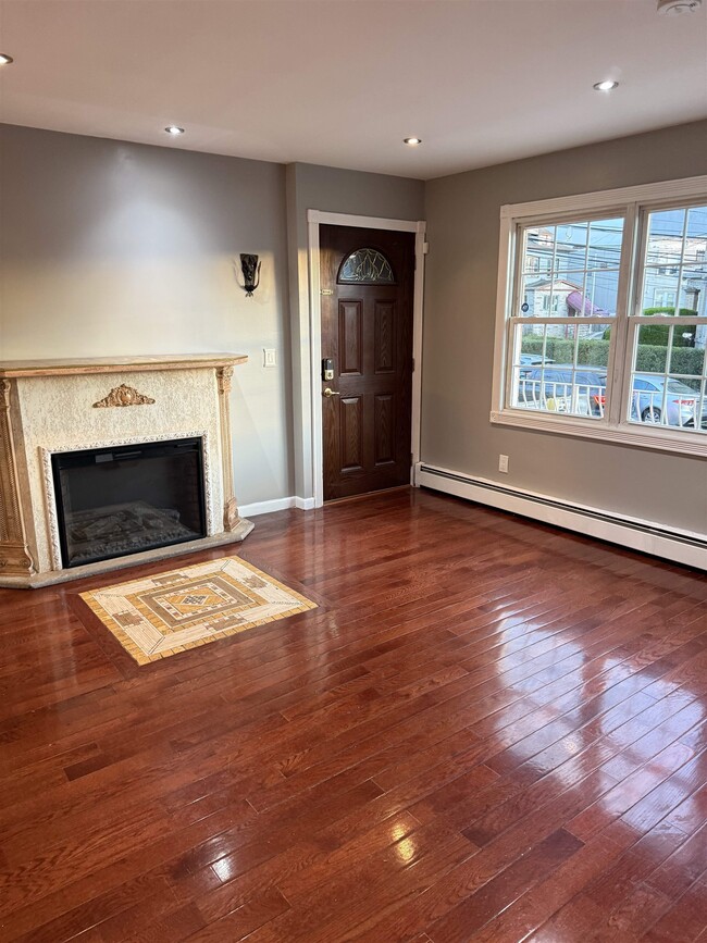 Photo - 1106 91st St