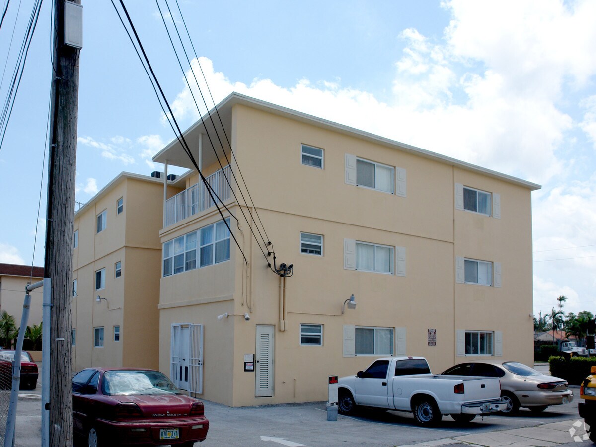 Photo - 321 SW 37th Ave