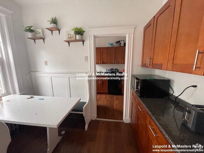 Building Photo - 77 Chiswick Rd Rental