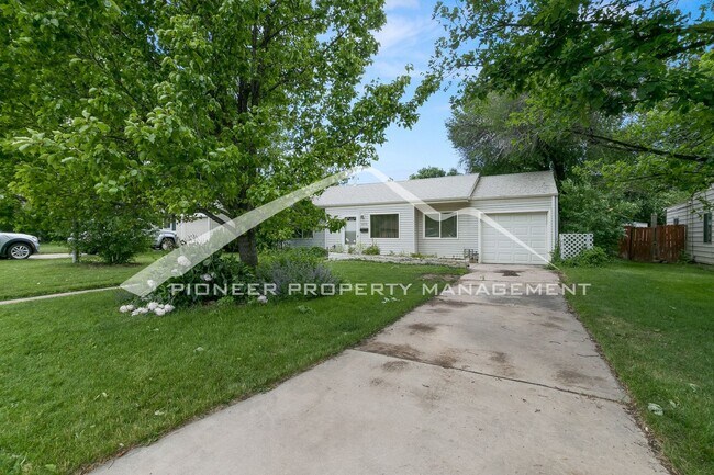 Building Photo - Cozy Home in with Central A/C and Covered Back Patio!