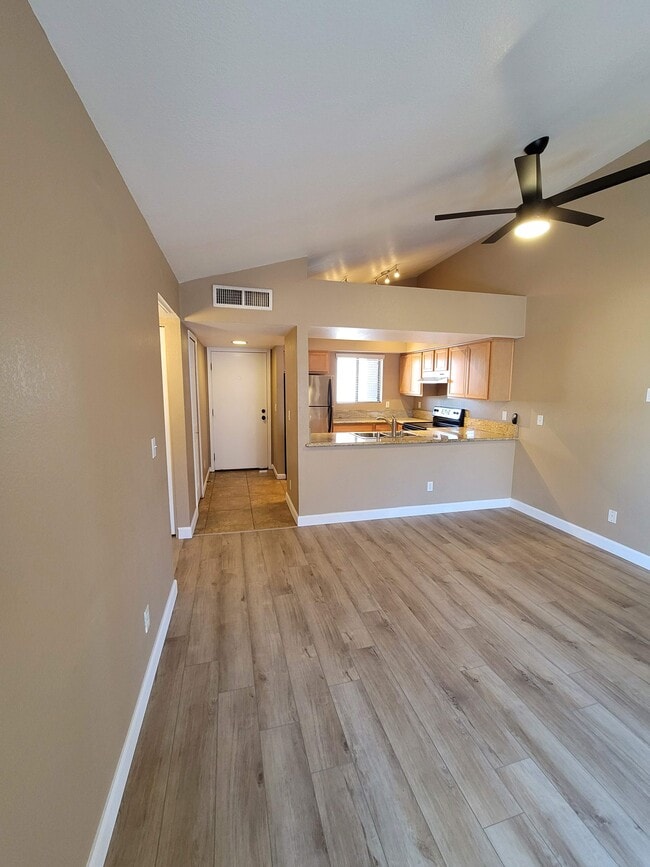 Building Photo - 1065 W 1st St Unit 205 Rental
