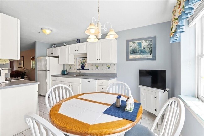 Photo - 822 Thayer St