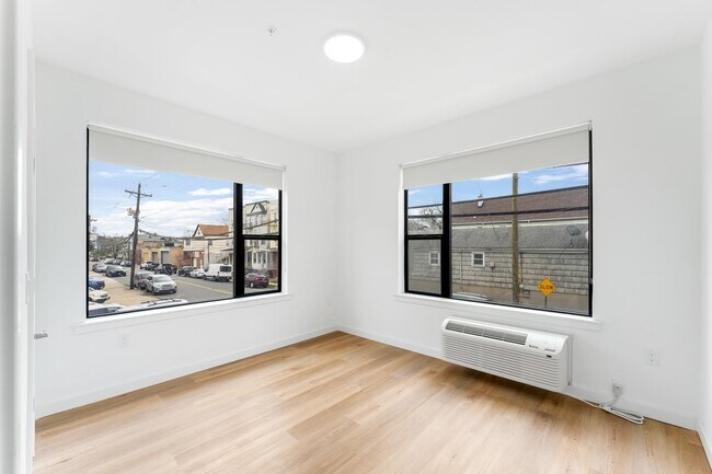 Photo - 175 W 7th St Unit 304