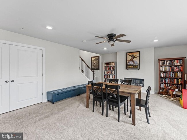 Photo - 2410 Stella Pl