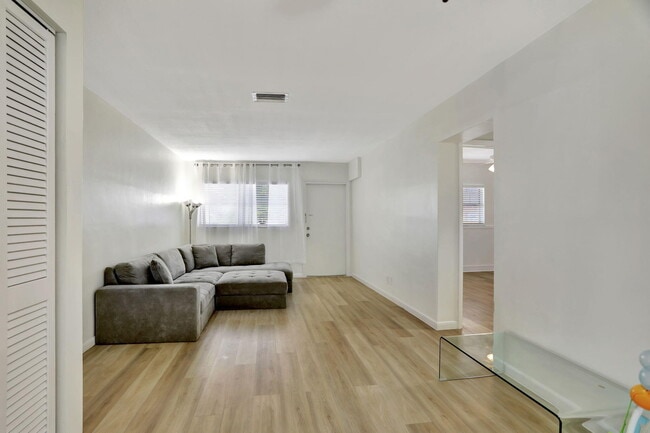 Photo - 3930 Crystal Lake Dr Unit 209