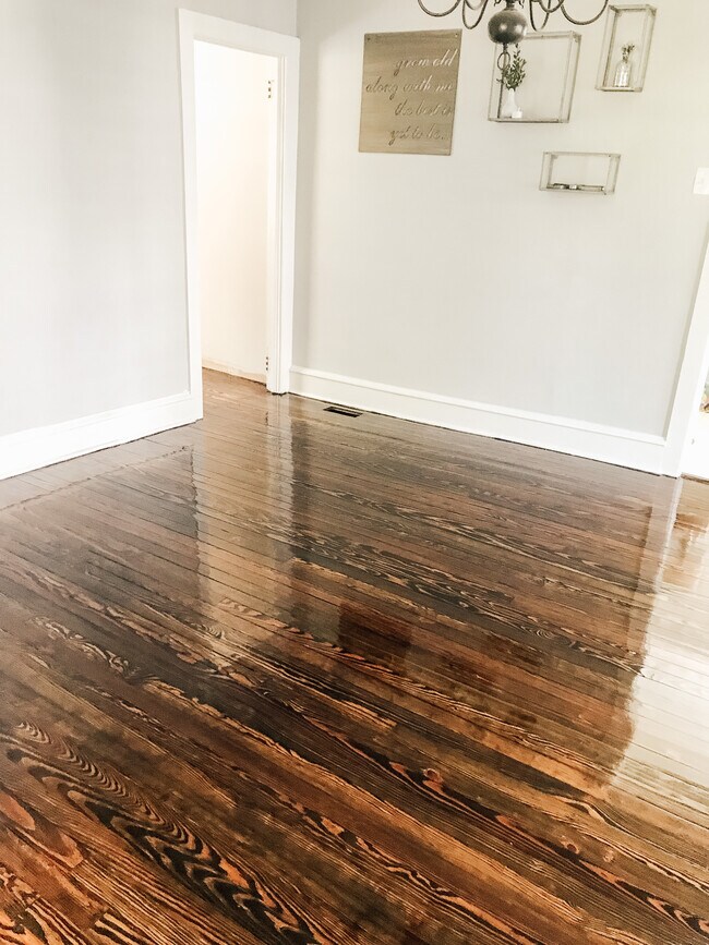 Comedor - 12 E Cottage Ave
