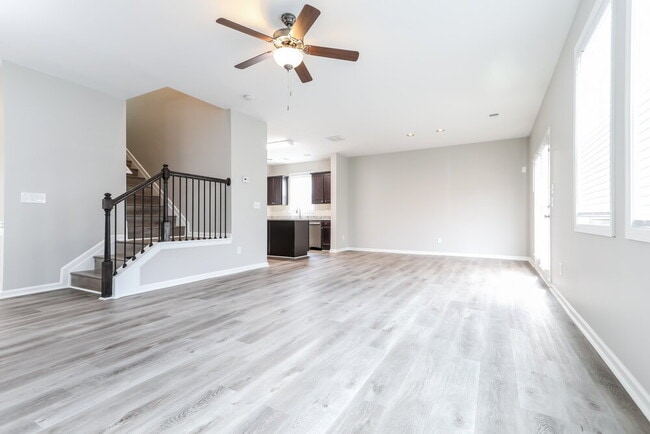 Photo - 2427 Oakleaf Cir