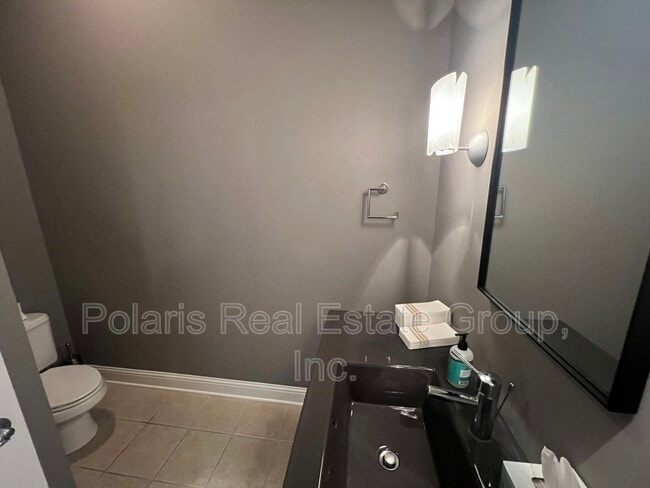 Photo - 350 N Meridian St