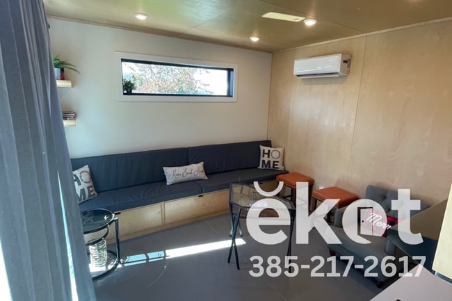 Photo - 613 Emery St W