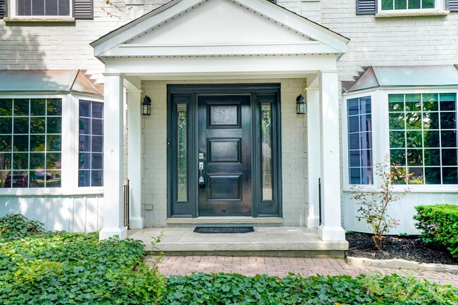 Photo - 1713 Phillbrook Crescent