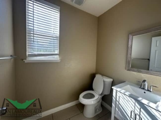 Photo - Spacious 4-Bedroom Home: Modern Comfort near Costco and Shopping on Woodland's East Side!