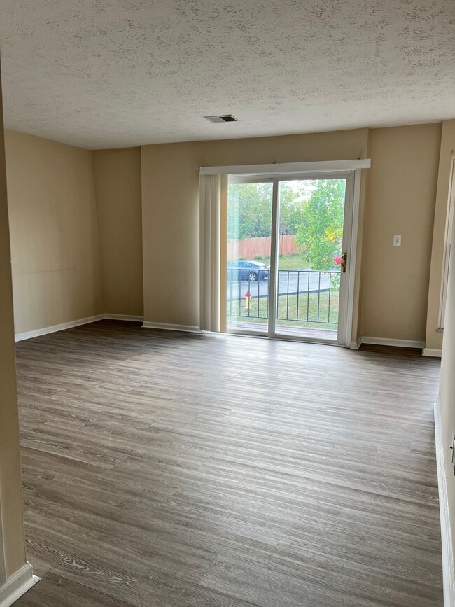 Living room - 1310 Louisville Rd Unit 32