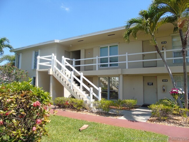 309 Circle Dr S Unit 204