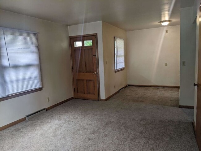 Photo - 1121/1123 Tower Ct Unit 1123 Tower Ct